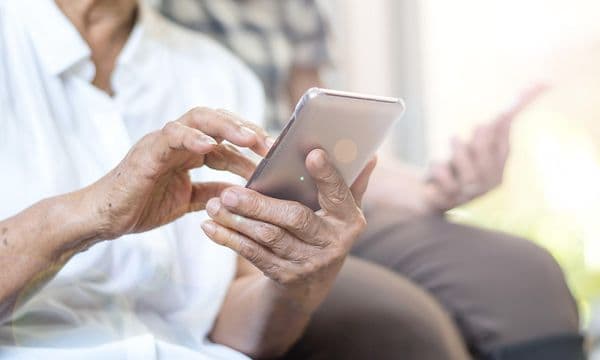 A guide to user-friendly phones for seniors - top banner
