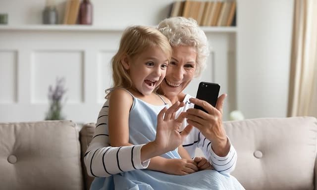 A guide to user-friendly phones for seniors - teaser image