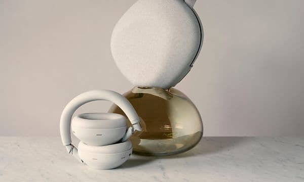 Sony WH-1000x m6 headphones in beige