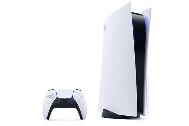 ps5 konsoll og kontroll i hvit