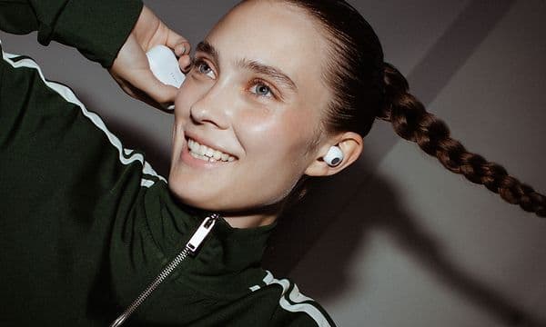 Sudio T3- woman with in-ears