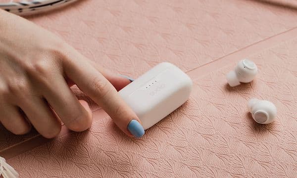 White Sudio T3 on table