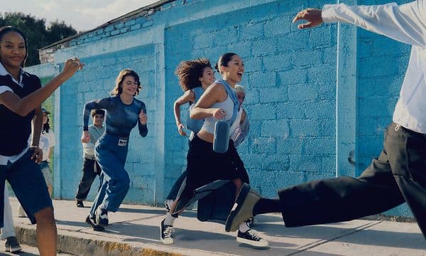 Women running with Soundlink Plus