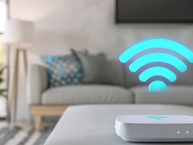 Illustreret Wi-Fi-logo oven på et stuebord