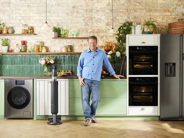Jamie Oliver - Banner med Jamie Oliver i køkkenet