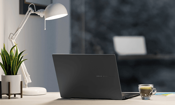 Computing - Asus -  Bærbar computer på et kontor
