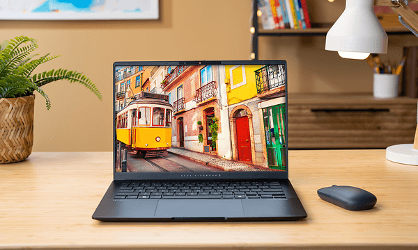 Computing - Asus - En bærbar computer med tilbehør