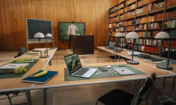 MacBook Air luokkahuoneessa