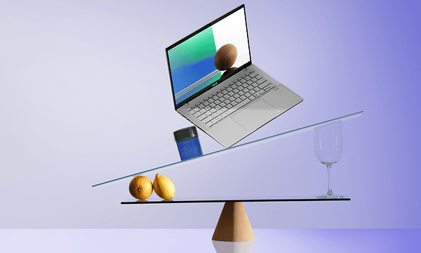 Computing - Asus - To bærbare computere der balancerer på kunst