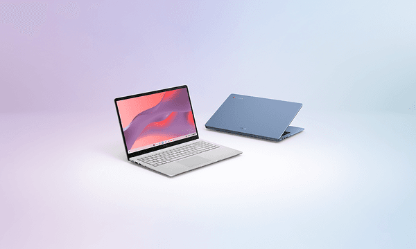 Computing - ASUS - To Bærbare computere på en hvid baggrund