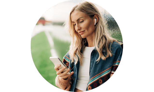 CS - Finance - Credit -  Round image - Woman on phone