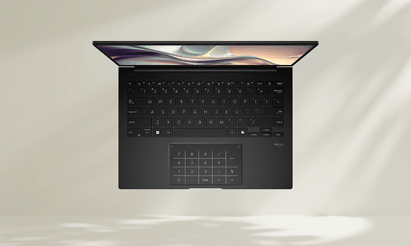ASUS - Zenbook 14 OLED kannettava tietokone kuvattuna ylhäältä