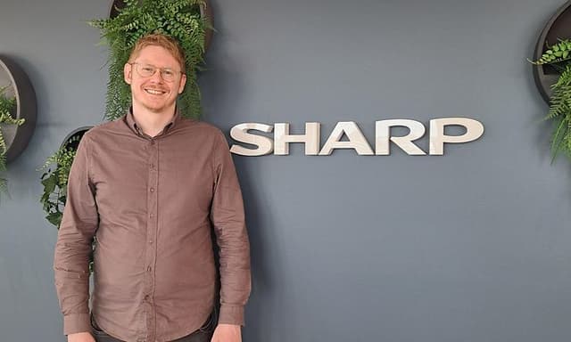 Sharp_adrian_Lindholm