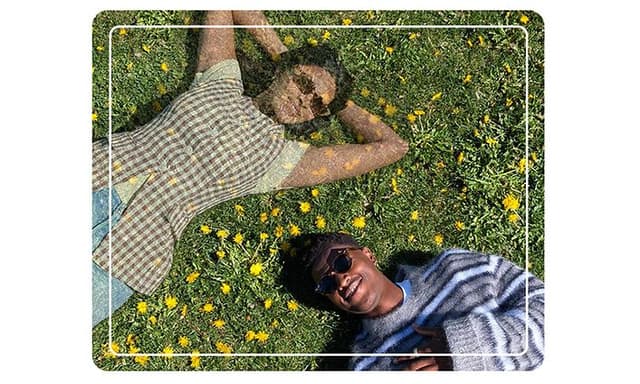 Add me V2 – Take the picture. And be in it, too.