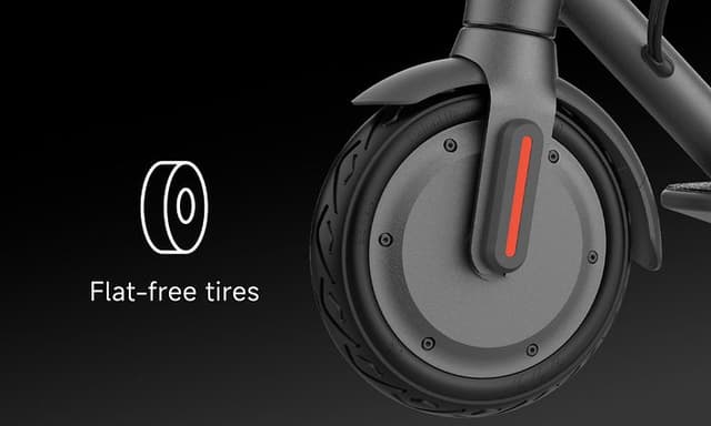 Navee Easyride 20 -sähköpotkulaudan eturengas ja teksti "Flat free tires"