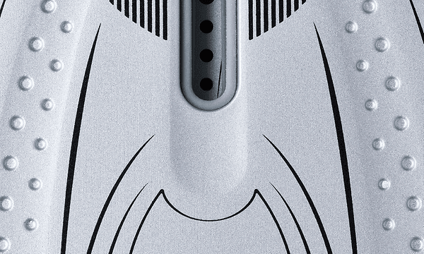 Close-up picture of the ceramic-coated aluminium soleplate
