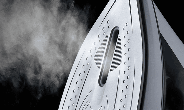Steam coming out of the Apt 2-in-1 iron