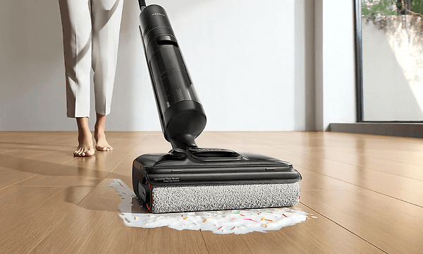 Dreame H12 Pro cleaning up mess on the floor