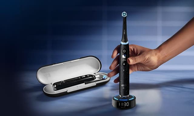 Oral-B iO10 electrical toothbrush in black with case