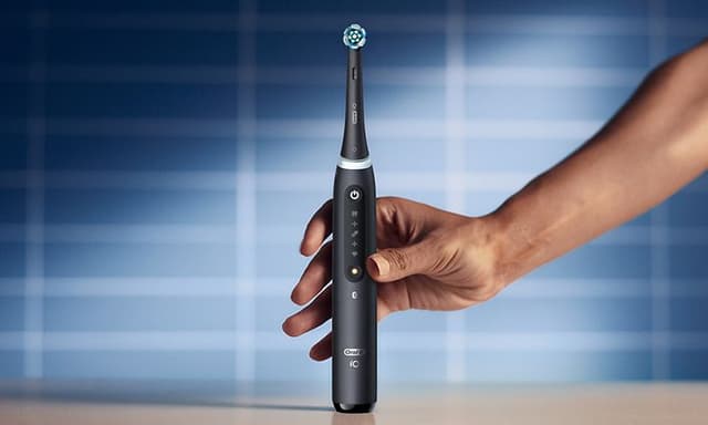 Oral-B iO5 electric toothbrush in black