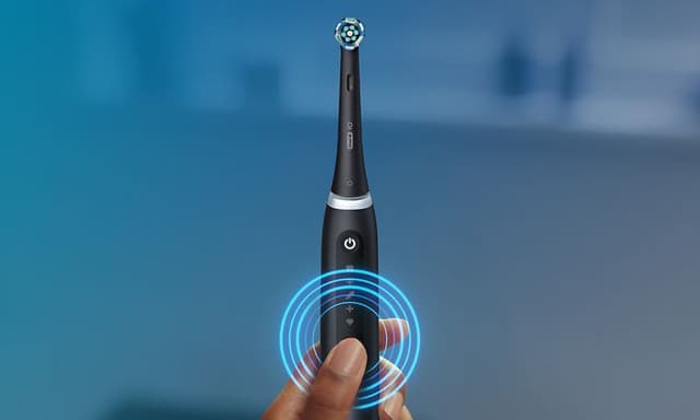 Oral-B iO5 electric toothbrush display