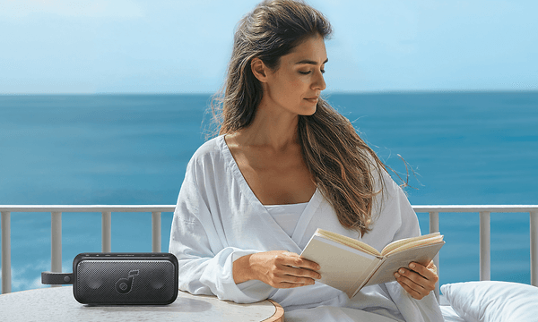 soundcore Motion 300-Woman with soundcore Motion 300 reading by occean