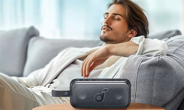 Soundcore Motion 300 – Mand der slapper af med Soundcore Motion 300