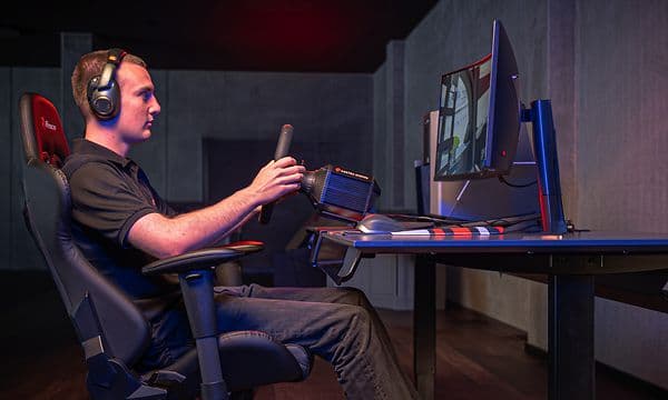 Asetek – Modulaarisen sim racing ‑ajamisen tulevaisuus