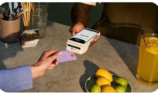 Customer paying with card in a shop that uses SumUp solution