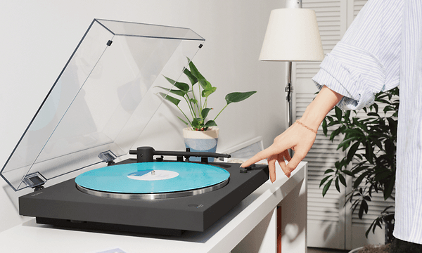 Sony LX3BT-pladespiller med et minimalistisk design