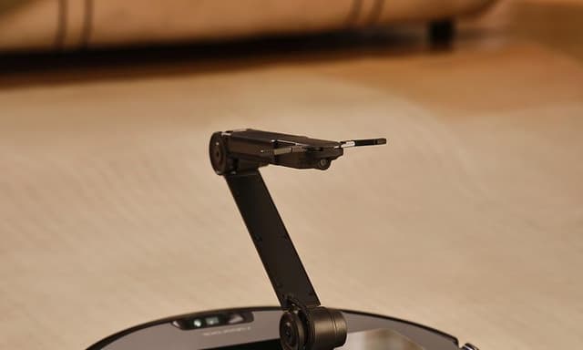 SDA - Dammsugare - Roborock Saros Z70 - OmniGrip™ mekanisk arm
