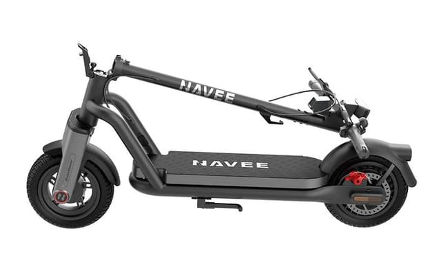 Tuotekuvassa musta Navee N65i II -sähköpotkulauta kokoon taitettuna