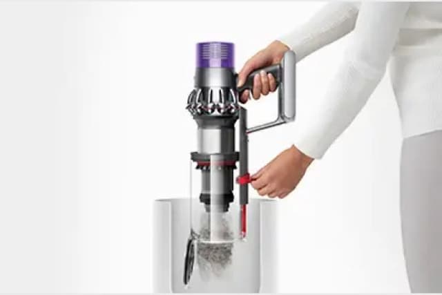Dyson V10 Submarine - Hygienic bin emptying