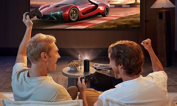 Capsule 3 Laser - Två men som spelar TV-spel