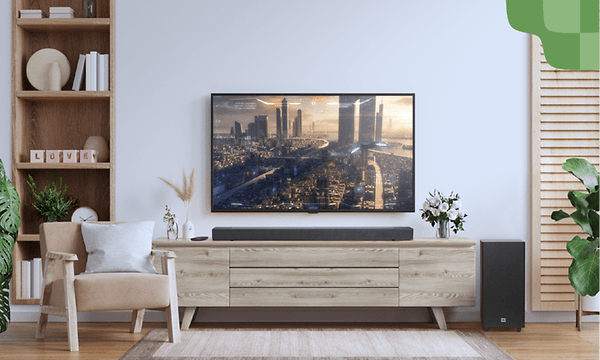 TV och soundbar i ett vardagsrum