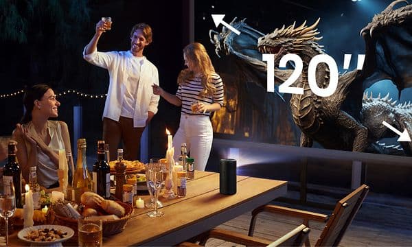 Capsule 3 Laser - En gruppe til et middagsselskab foran en stor skærm