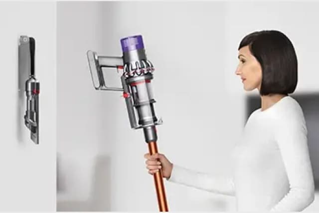 Dyson V10 Submarine - Säilytys seinätelakassa