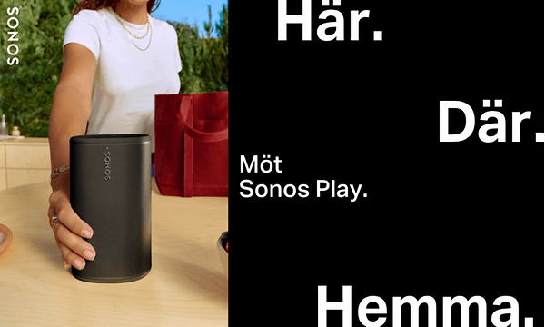 Banner för Sonos-högtalare som står på ett frukostbord
