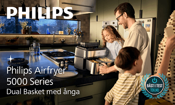 Familj som samlas kring Philips Airfryer 5000 och texten; Philips Airfryer 5000 Series Dual Basket med ånga