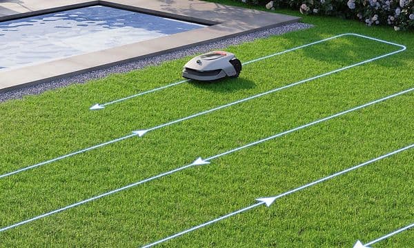 Robotgressklipperen Dreame A1 Pro 800 klipper en plen i et u-formet mønster