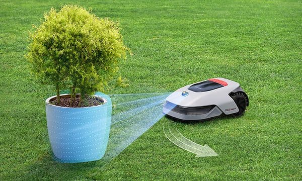 Dreame A1 Pro 800 -robottiruohonleikkuri tunnistaa kukkaruukun ja muuttaa kulkureitin sen mukaan