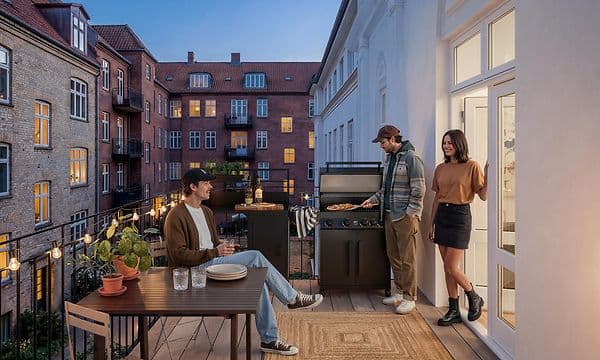 15403_Elkjop_Nordic_Urban_Balcony_Angle2_people