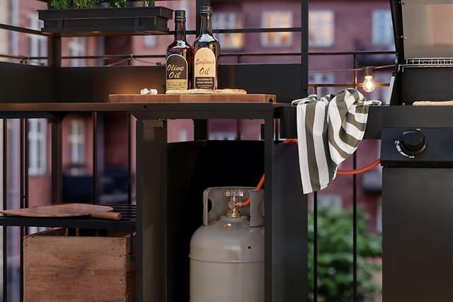 Vari-kesäkeittiö kerrostaloasunnon terassilla