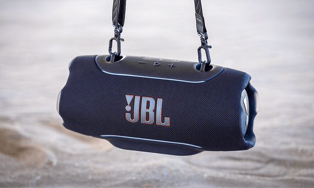 JBL Xtreme 5 högtalare på strand