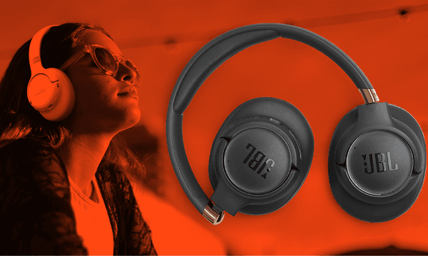 JBL Tune 785 -kuulokkeet ja kuva naisesta kuulokkeet päässään punaista taustaa vasten