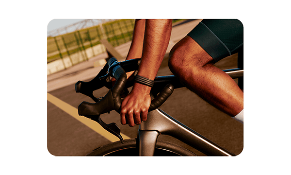 Google Fitbit Air på en cyklists handled