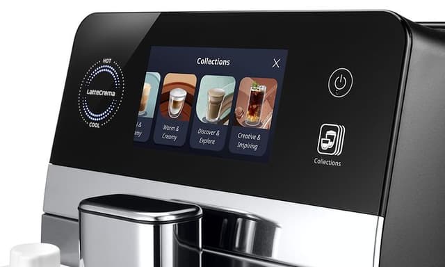 Lähikuvassa DeLonghi Eletta Ultra -kahvikone ja laitteen kosketusnäyttö