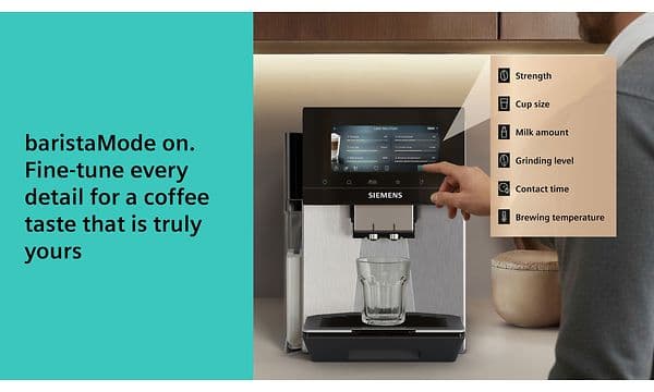 En person som justerer innstillingene på en Siemens espressomaskin for å lage sin helt unike kaffedrikk med BaristaMode.
