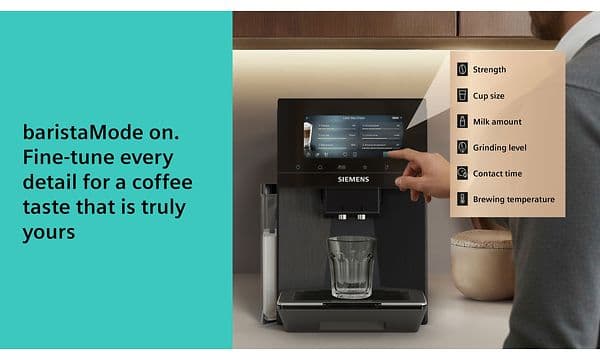 En person som justerer innstillingene på en Siemens espressomaskin for å lage sin helt unike kaffedrikk med BaristaMode.