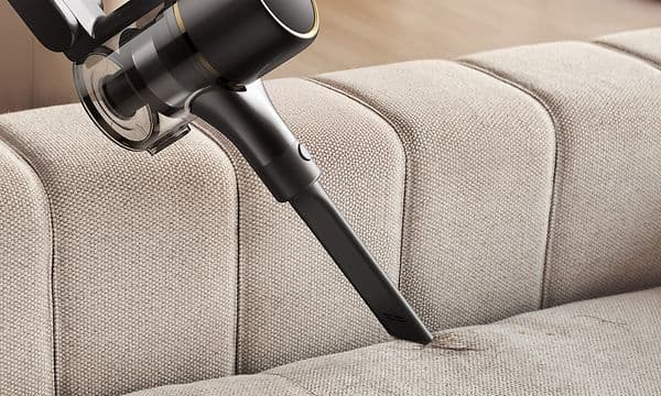 Dreame R10S Pure støvsuger snavs fra en sofa